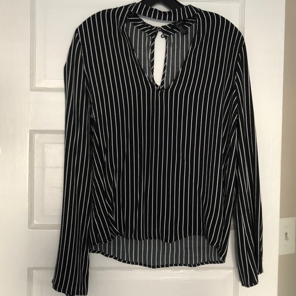 Chic black/white striped mock collar blouse - M